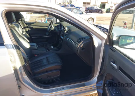 2021 Chrysler 300 300S z USA, uszkodzony, nr VIN 2C3CCABG0MH660663